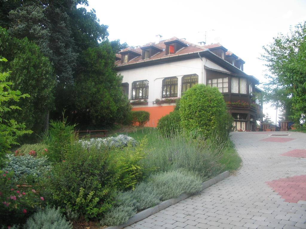 Hotel Krisztina Panzio Balatonalmádi Esterno foto